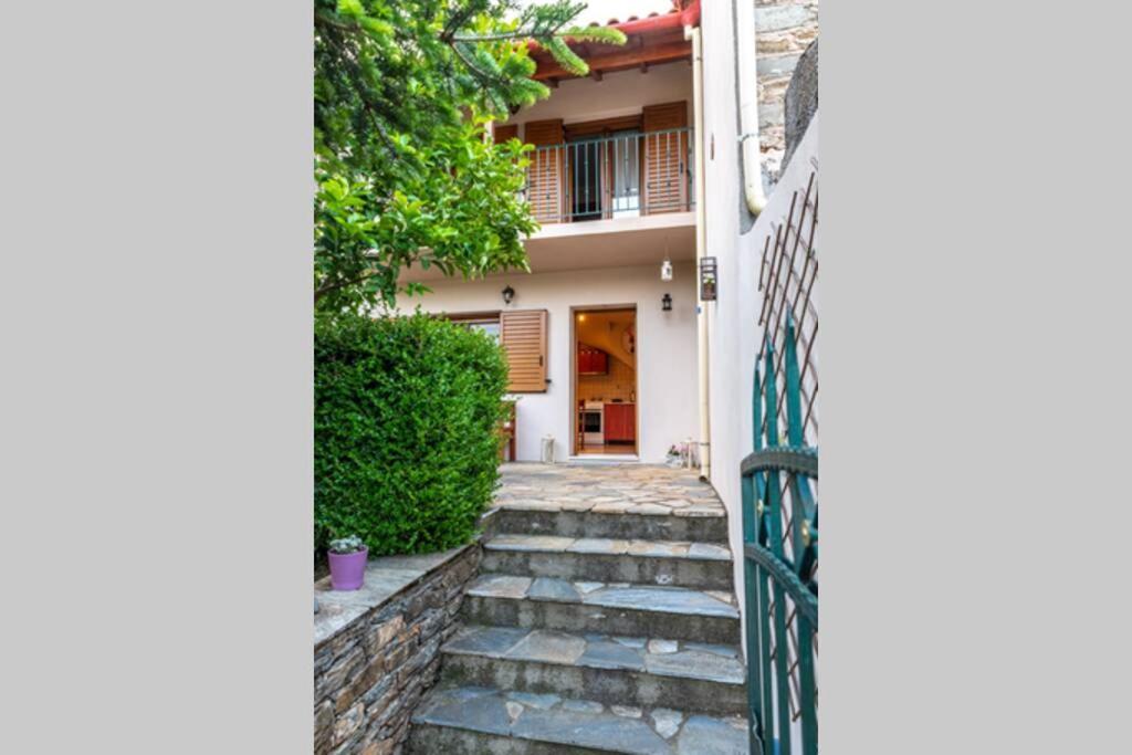Small House With Garden & View Promirion Экстерьер фото